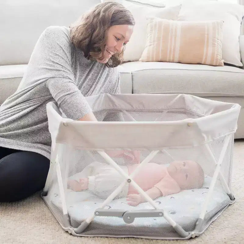Centro attività portatile per neonati: telaio in metallo, capacità 6,8 kg, pieghevole per trasporto e conservazione