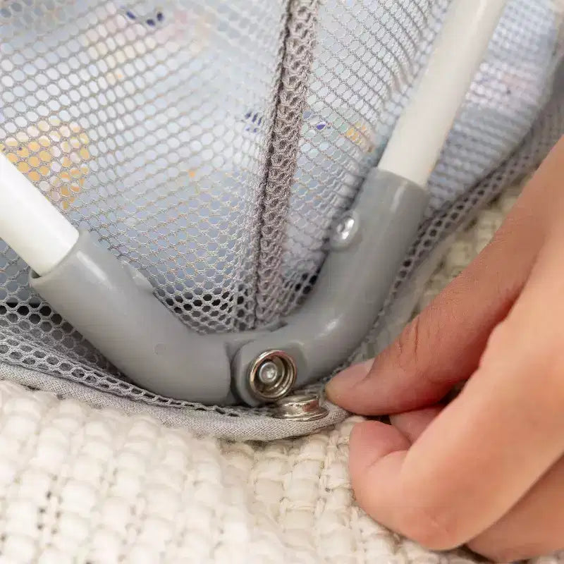 Centro attività portatile per neonati: telaio in metallo, capacità 6,8 kg, pieghevole per trasporto e conservazione