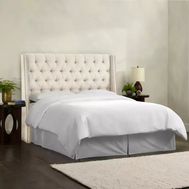 Skyline Furniture Testata a tutta altezza imbottita capitonnè con borchie decorative